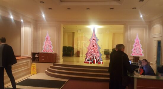 Новогоднее оформление холла