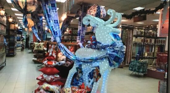 Новогодний олень в магазине