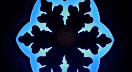 огромная снежинка световая